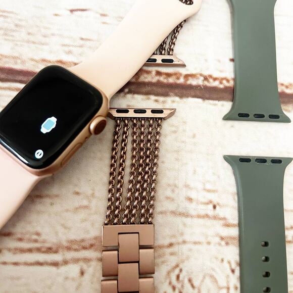 APPLE WATCH Series 4 with Cellular GPS Rose Gold 40MM - Picture 2 of 5